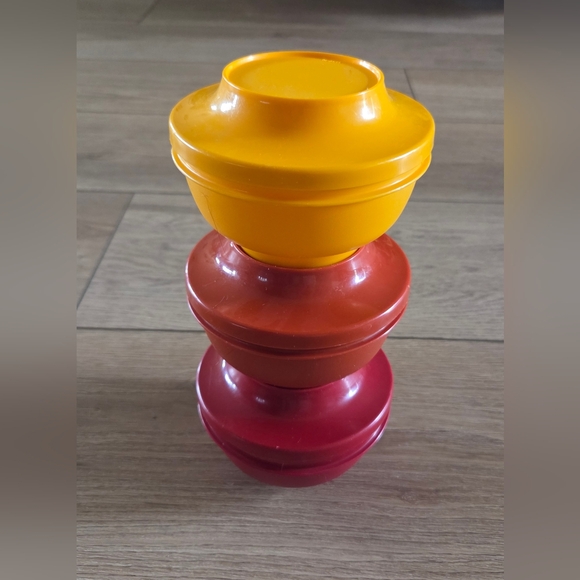 Vintage Tupperware Set of Three Colorful Bowls With Lids - Picture 2 of 9